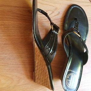 EUC Lilly Pulitzer Wedge Thong Sandals 9, Black